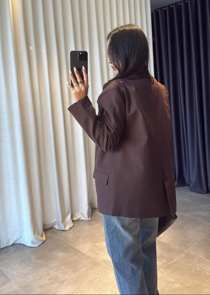 Blazer oversize femme marron
Veste blazer femme marron chocolat
Blazer décontracté chic marron
Blazer ample marron
Mode féminine tendance marron
Vêtement professionnel femme
Blazer pour tous les jours
Style casual chic femme
Blazer élégant marron
Nouvelle collection blazer
Garde-robe capsule
Veste mi-saison femme
Blazer fashion
Look moderne femme
Blazer confortable marron