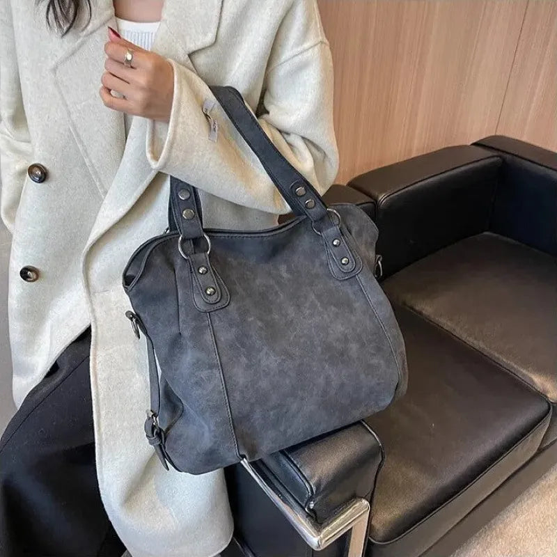 Grand sac à main bandoulière de cours rétro souple Iris
